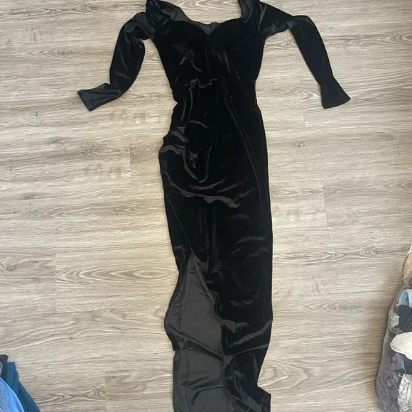 SHEIN Black Velvet Long Sleeve Dress - Picture 1 of 1